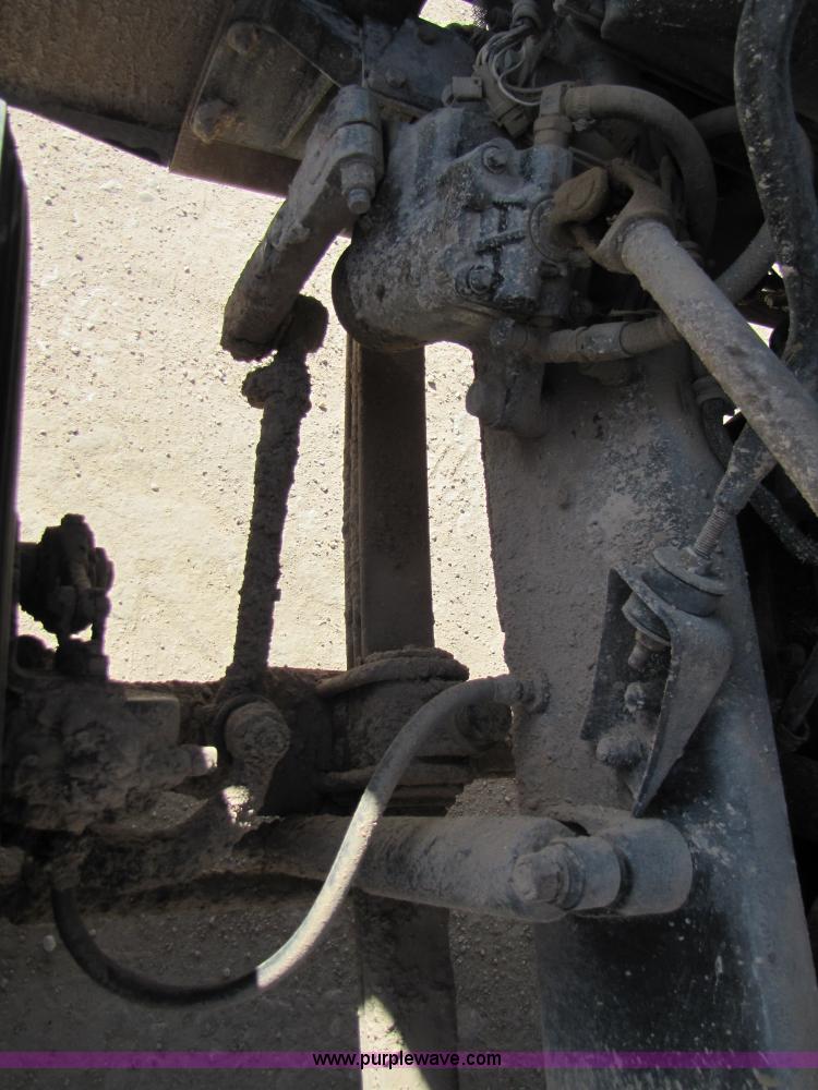 image for item 3541 1991 Mack CH613 semi truck