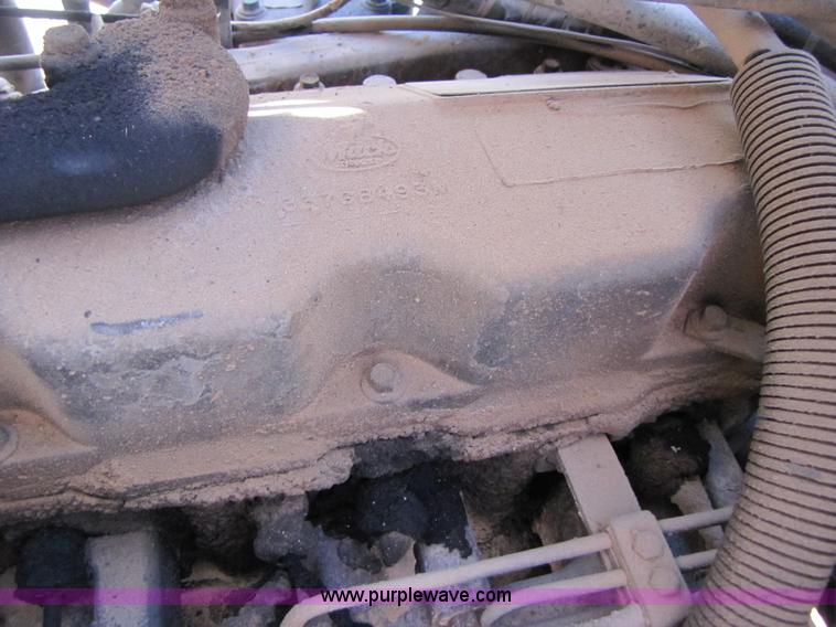 image for item 3541 1991 Mack CH613 semi truck