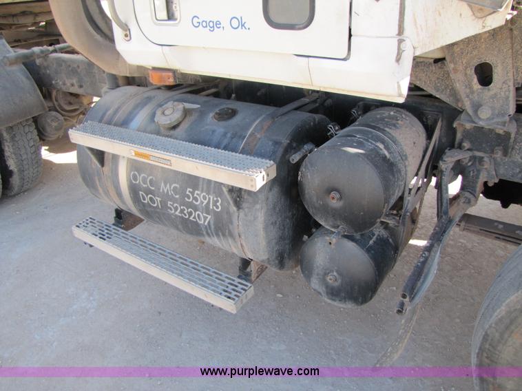 image for item 3541 1991 Mack CH613 semi truck