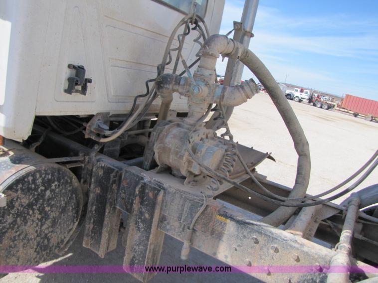 image for item 3541 1991 Mack CH613 semi truck