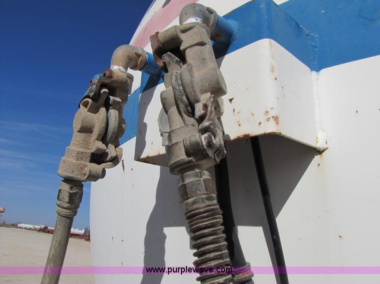 image for item 3541 1991 Mack CH613 semi truck