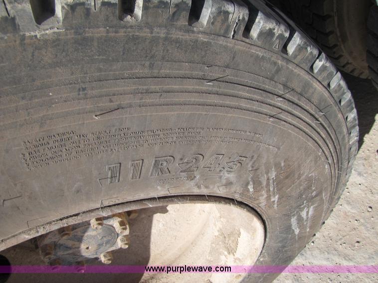 image for item 3541 1991 Mack CH613 semi truck