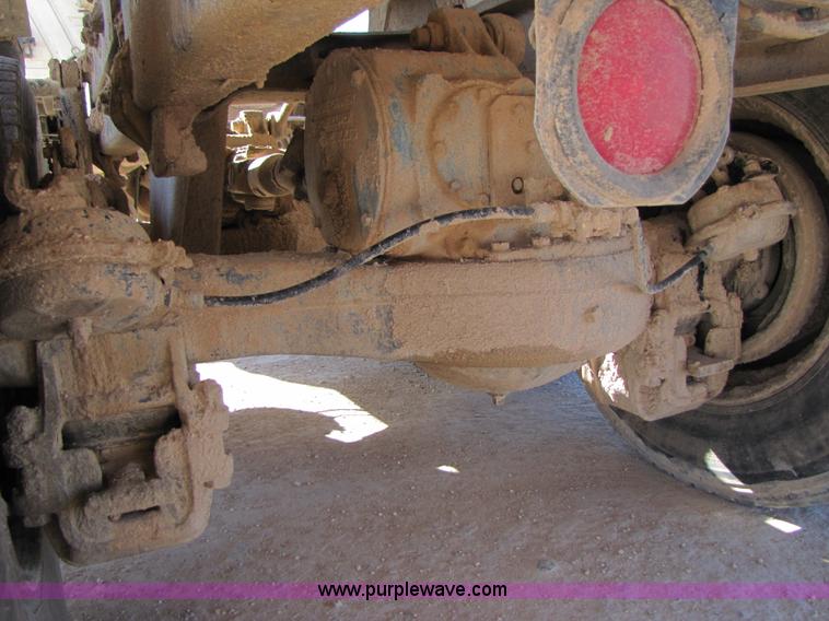 image for item 3541 1991 Mack CH613 semi truck