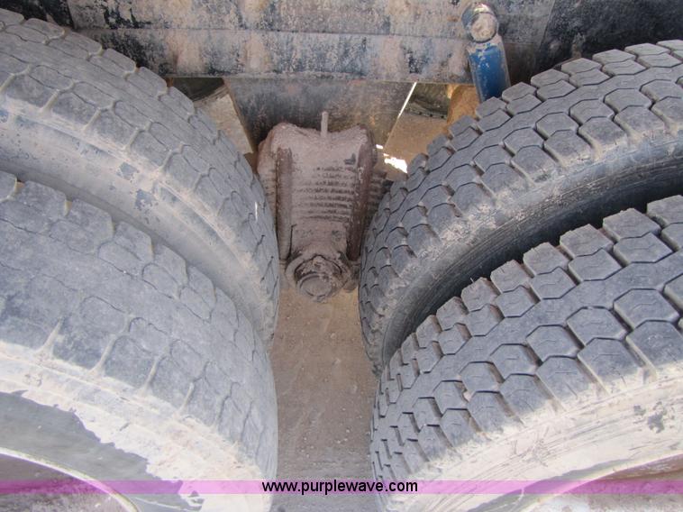 image for item 3541 1991 Mack CH613 semi truck