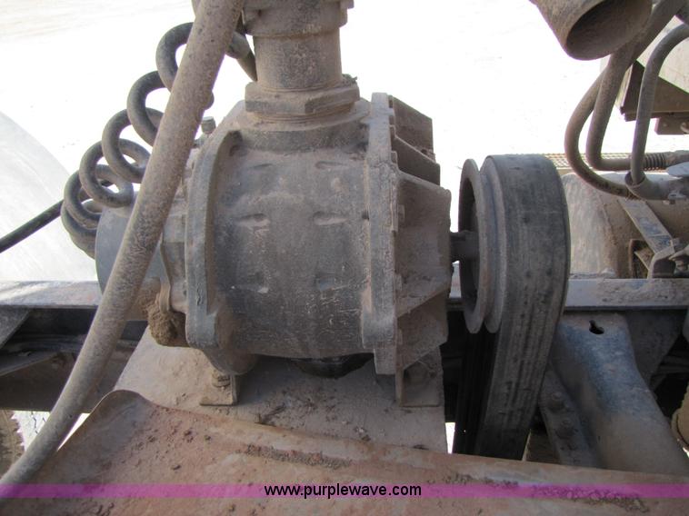 image for item 3541 1991 Mack CH613 semi truck