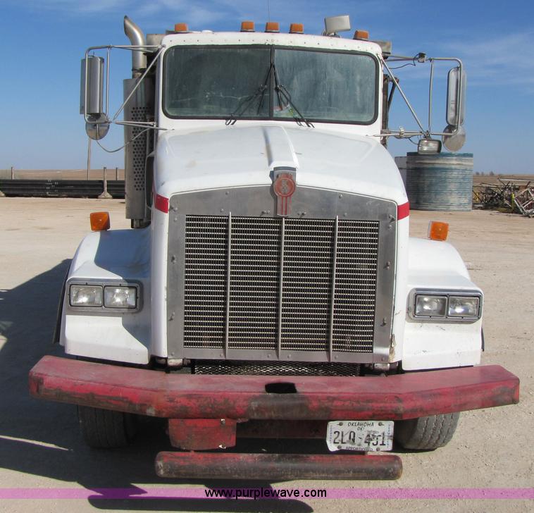 image for item 3542 1996 Kenworth T800 dump truck