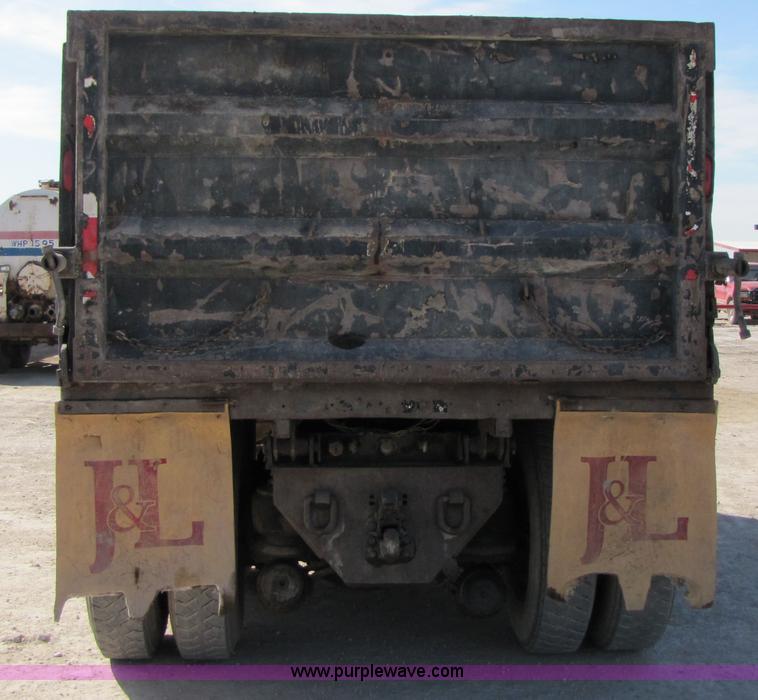 image for item 3542 1996 Kenworth T800 dump truck