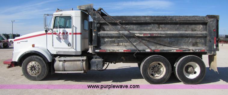 image for item 3542 1996 Kenworth T800 dump truck