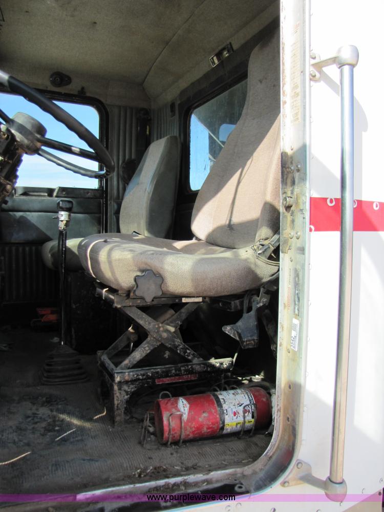 image for item 3542 1996 Kenworth T800 dump truck