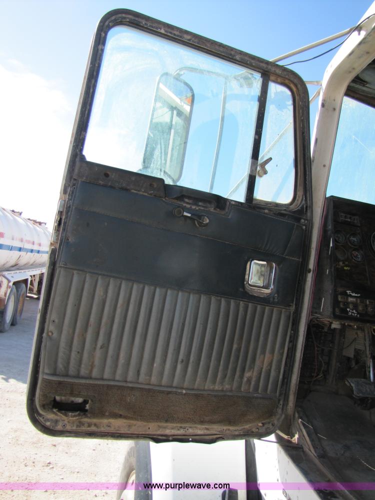 image for item 3542 1996 Kenworth T800 dump truck