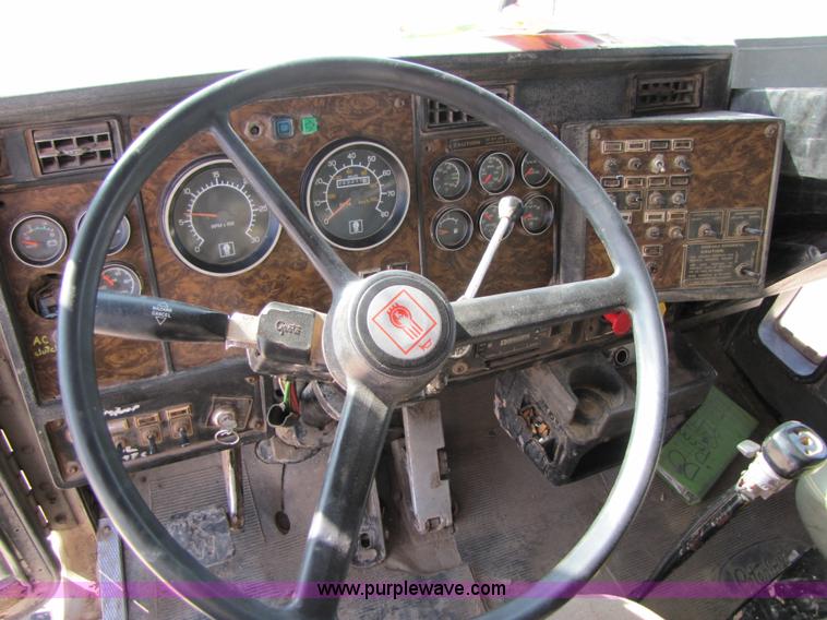 image for item 3542 1996 Kenworth T800 dump truck