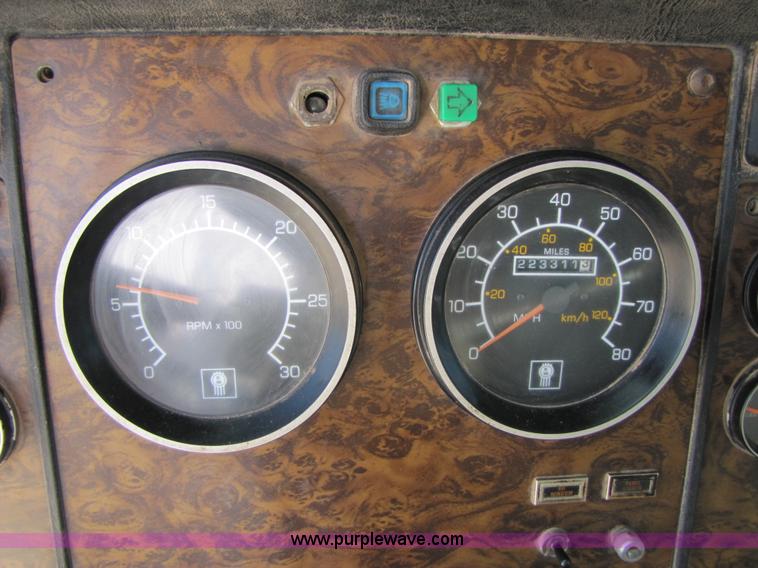 image for item 3542 1996 Kenworth T800 dump truck