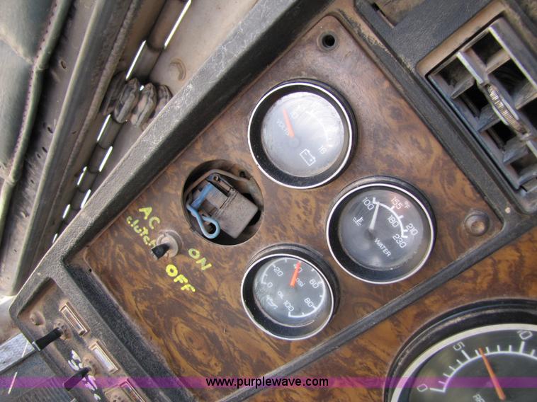 image for item 3542 1996 Kenworth T800 dump truck