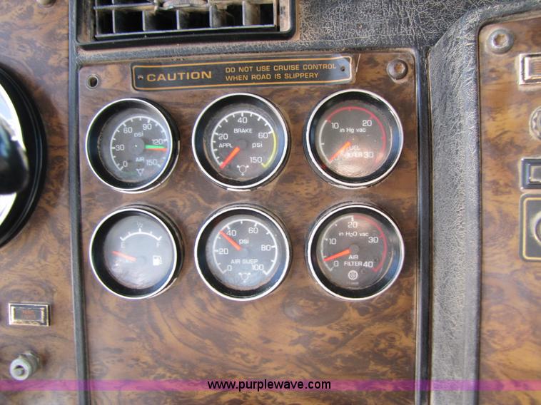 image for item 3542 1996 Kenworth T800 dump truck