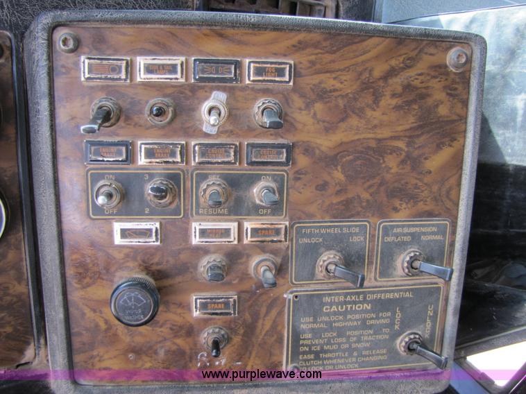 image for item 3542 1996 Kenworth T800 dump truck