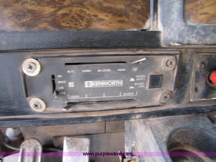 image for item 3542 1996 Kenworth T800 dump truck