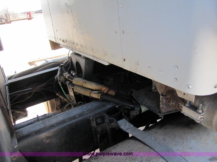 image for item 3542 1996 Kenworth T800 dump truck