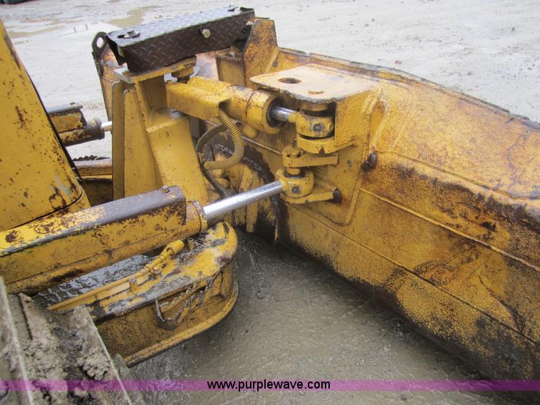 image for item 3696 2003 Caterpillar D3G LGP dozer