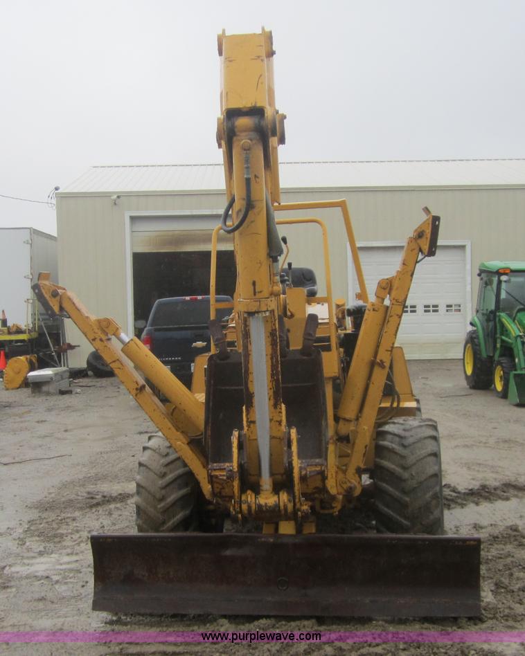 image for item 3697 Vermeer V-8100 trencher