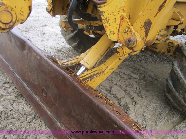 image for item 3697 Vermeer V-8100 trencher