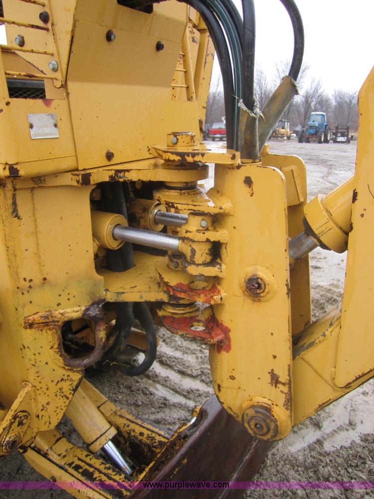 image for item 3697 Vermeer V-8100 trencher