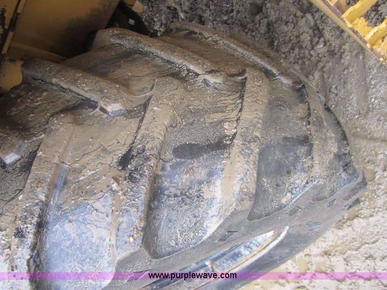 image for item 3697 Vermeer V-8100 trencher