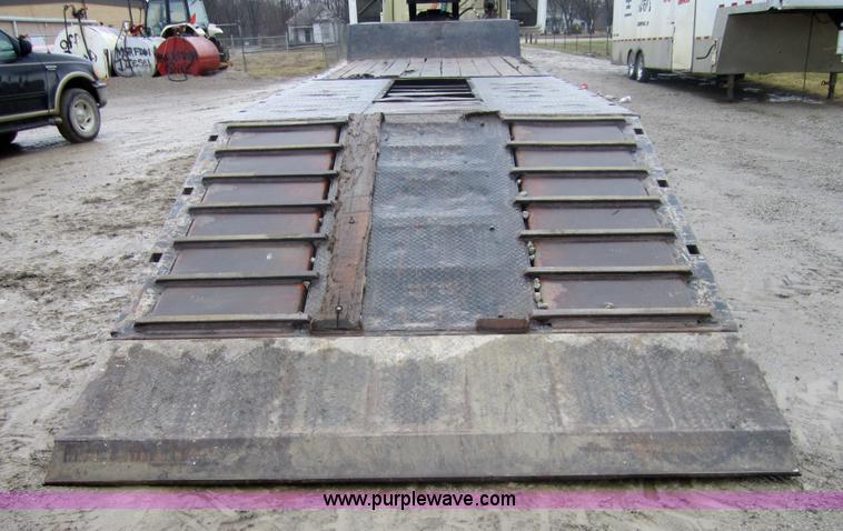 image for item 3700 1986 Trail-Eze 40' equipment trailer