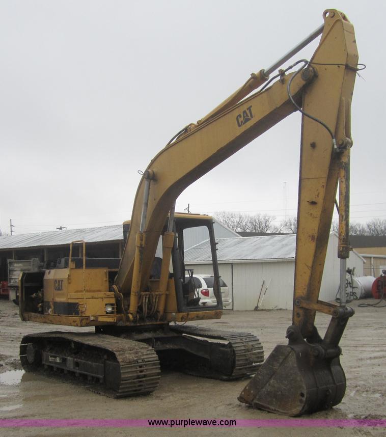 image for item 3711 1990 Caterpillar E120B excavator