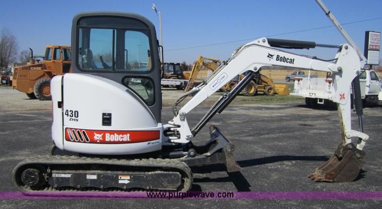 image for item 3718 2004 Bobcat 430ZHS compact excavator