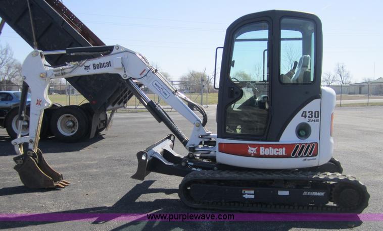 image for item 3718 2004 Bobcat 430ZHS compact excavator