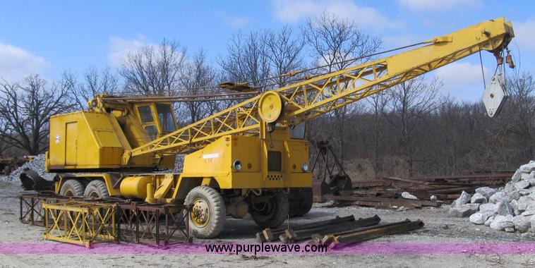 image for item 4067 1970 Lil Giant DV 550B crane