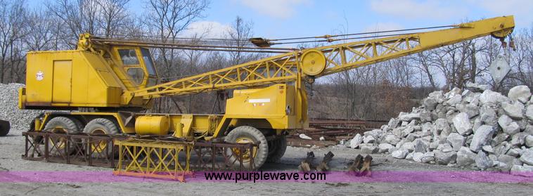 image for item 4067 1970 Lil Giant DV 550B crane