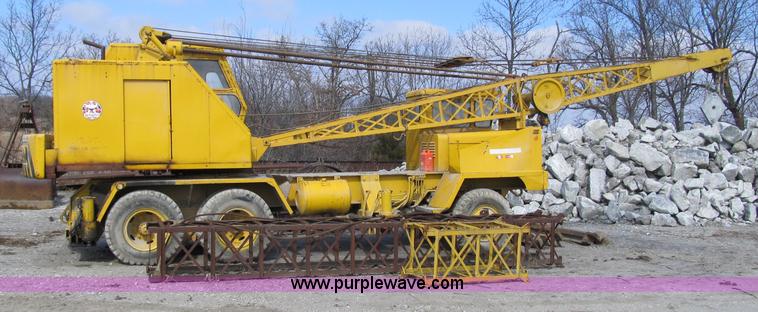 image for item 4067 1970 Lil Giant DV 550B crane