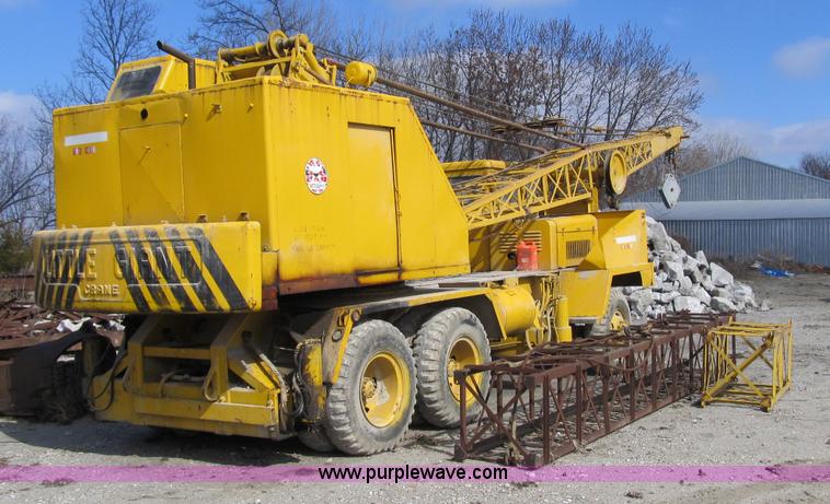 image for item 4067 1970 Lil Giant DV 550B crane