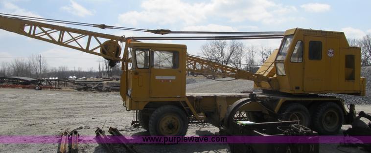 image for item 4067 1970 Lil Giant DV 550B crane