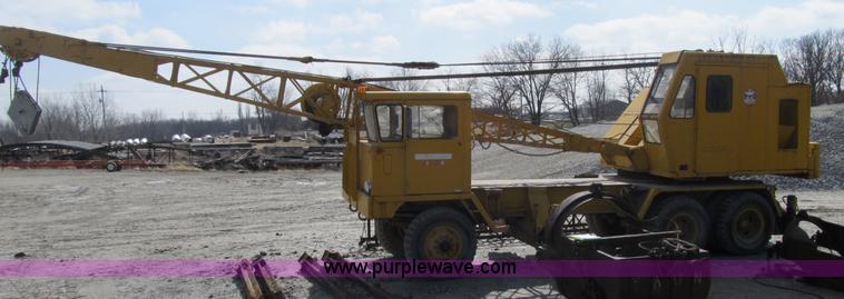 image for item 4067 1970 Lil Giant DV 550B crane