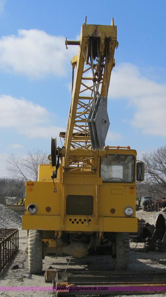 image for item 4067 1970 Lil Giant DV 550B crane
