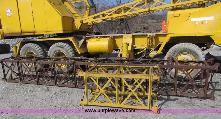 image for item 4067 1970 Lil Giant DV 550B crane