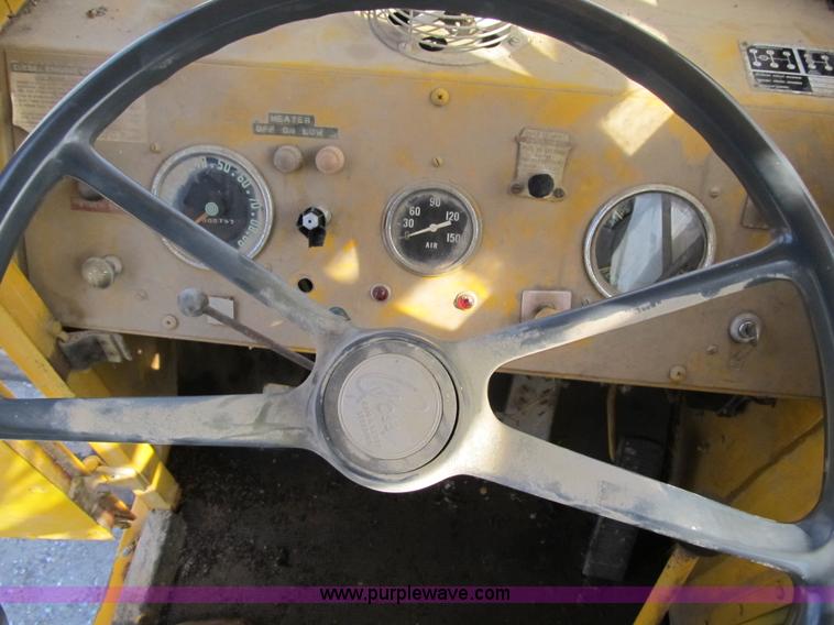 image for item 4067 1970 Lil Giant DV 550B crane