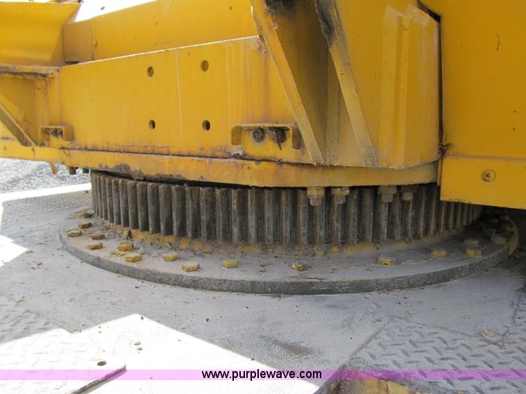 image for item 4067 1970 Lil Giant DV 550B crane