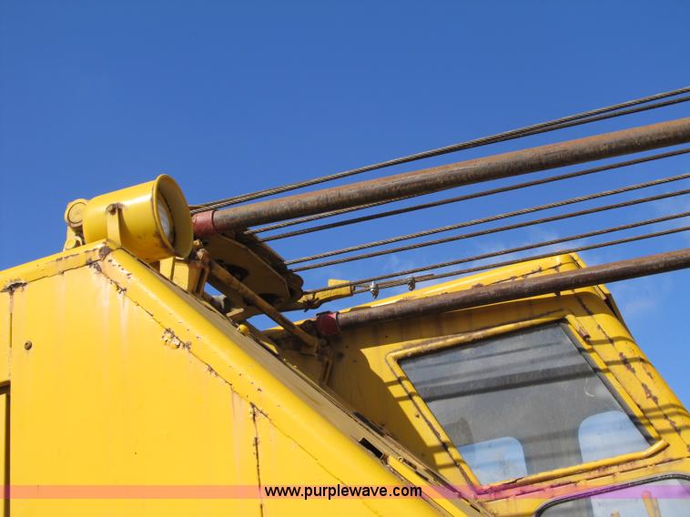 image for item 4067 1970 Lil Giant DV 550B crane