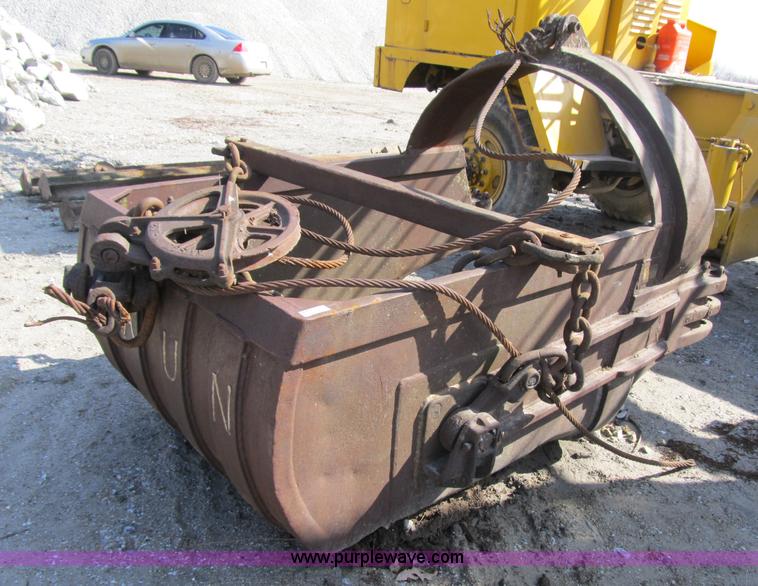 image for item 4068 Yaun dragline bucket