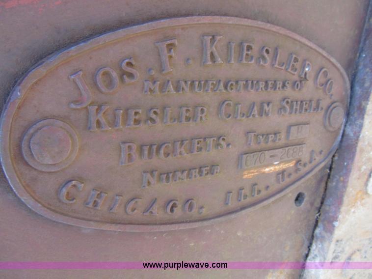 image for item 4073 Kiesler clamshell bucket