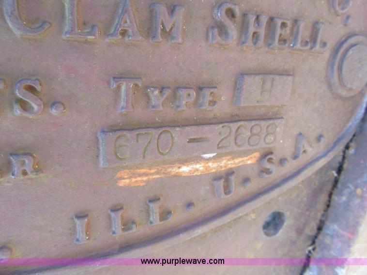 image for item 4073 Kiesler clamshell bucket