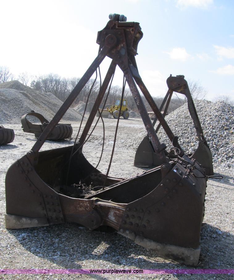 image for item 4074 Clamshell bucket