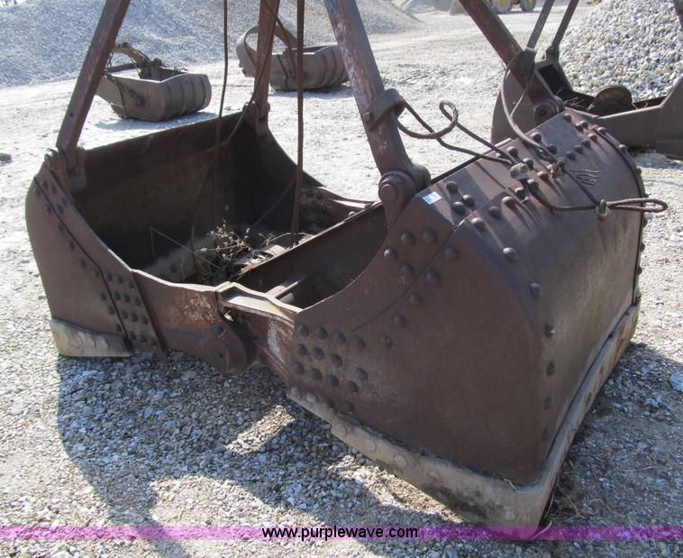 image for item 4074 Clamshell bucket