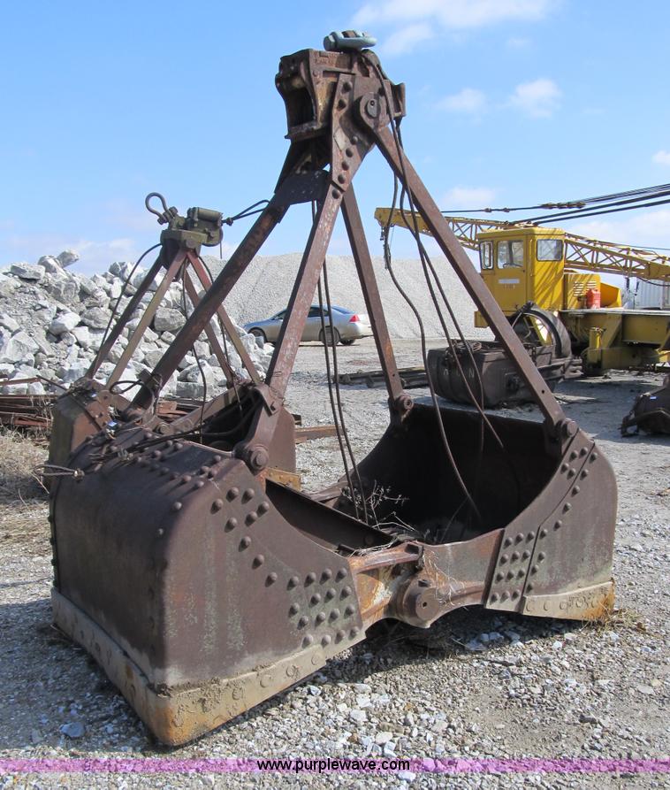 image for item 4074 Clamshell bucket