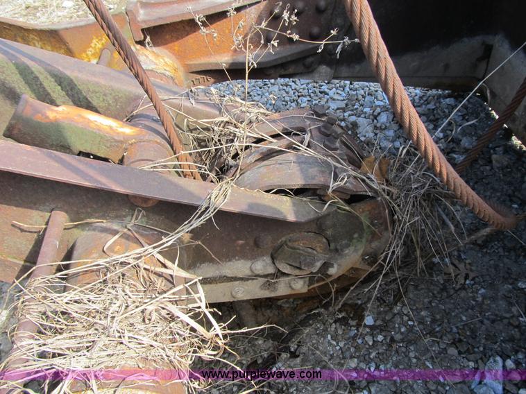 image for item 4074 Clamshell bucket