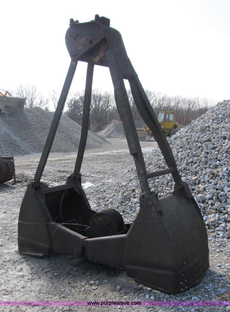 image for item 4075 Clamshell bucket