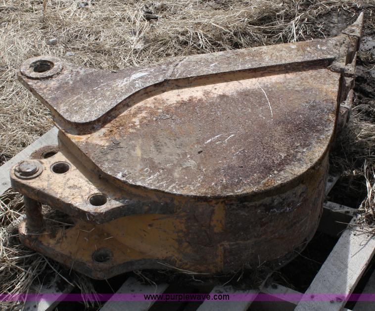 image for item 4946 Ford 12" backhoe bucket
